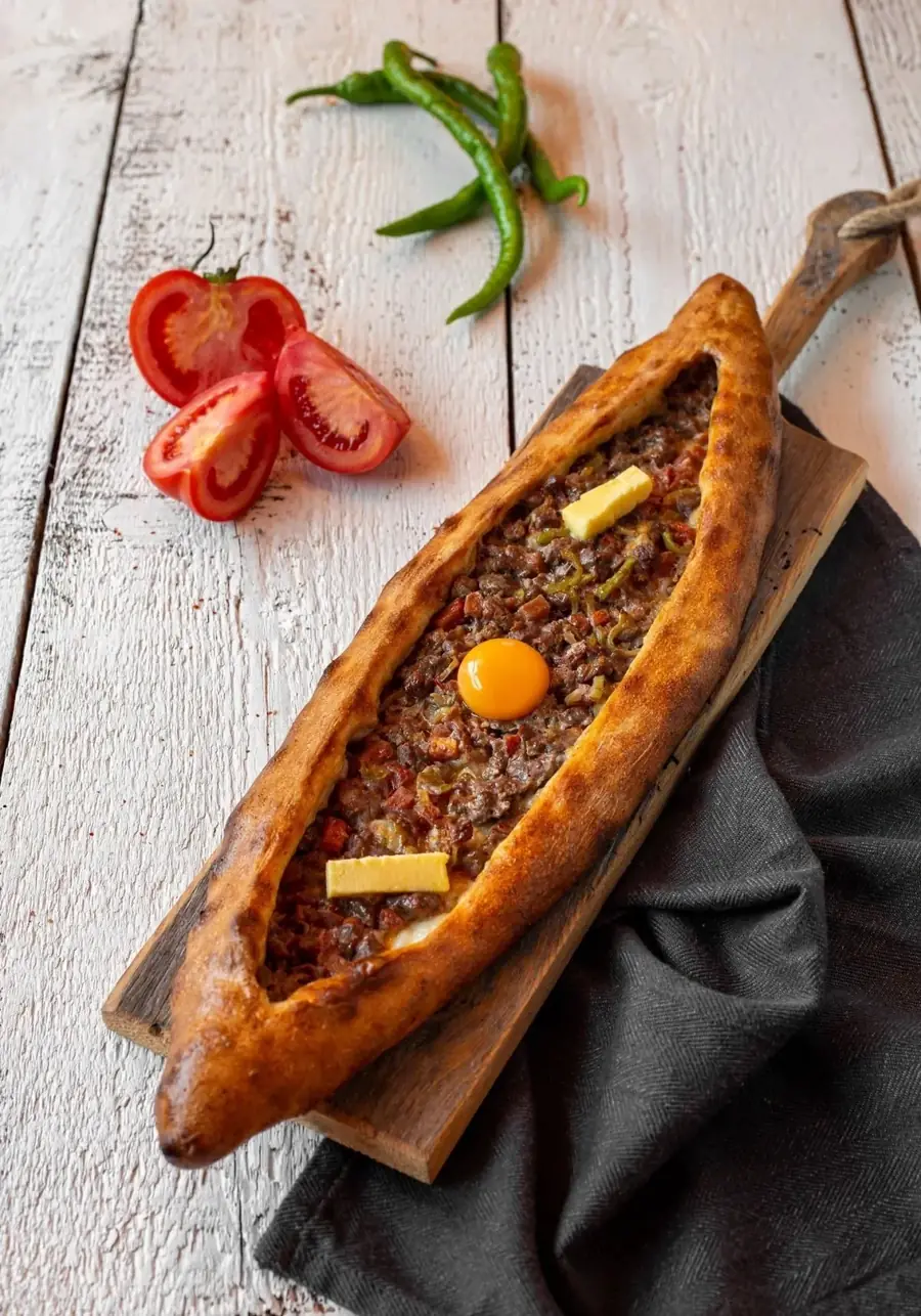 Kuşbaşılı açık pide
