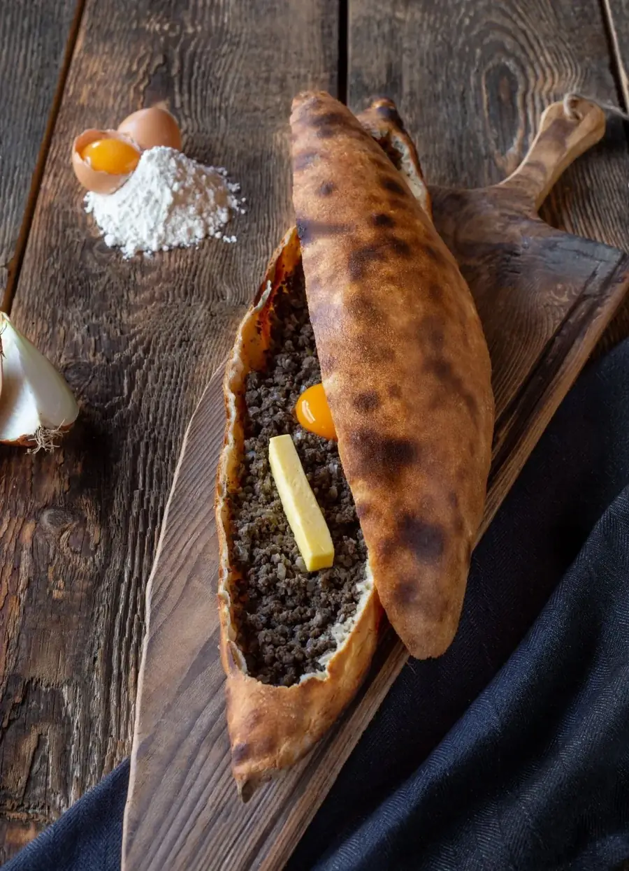 Kıymalı kapalı pide