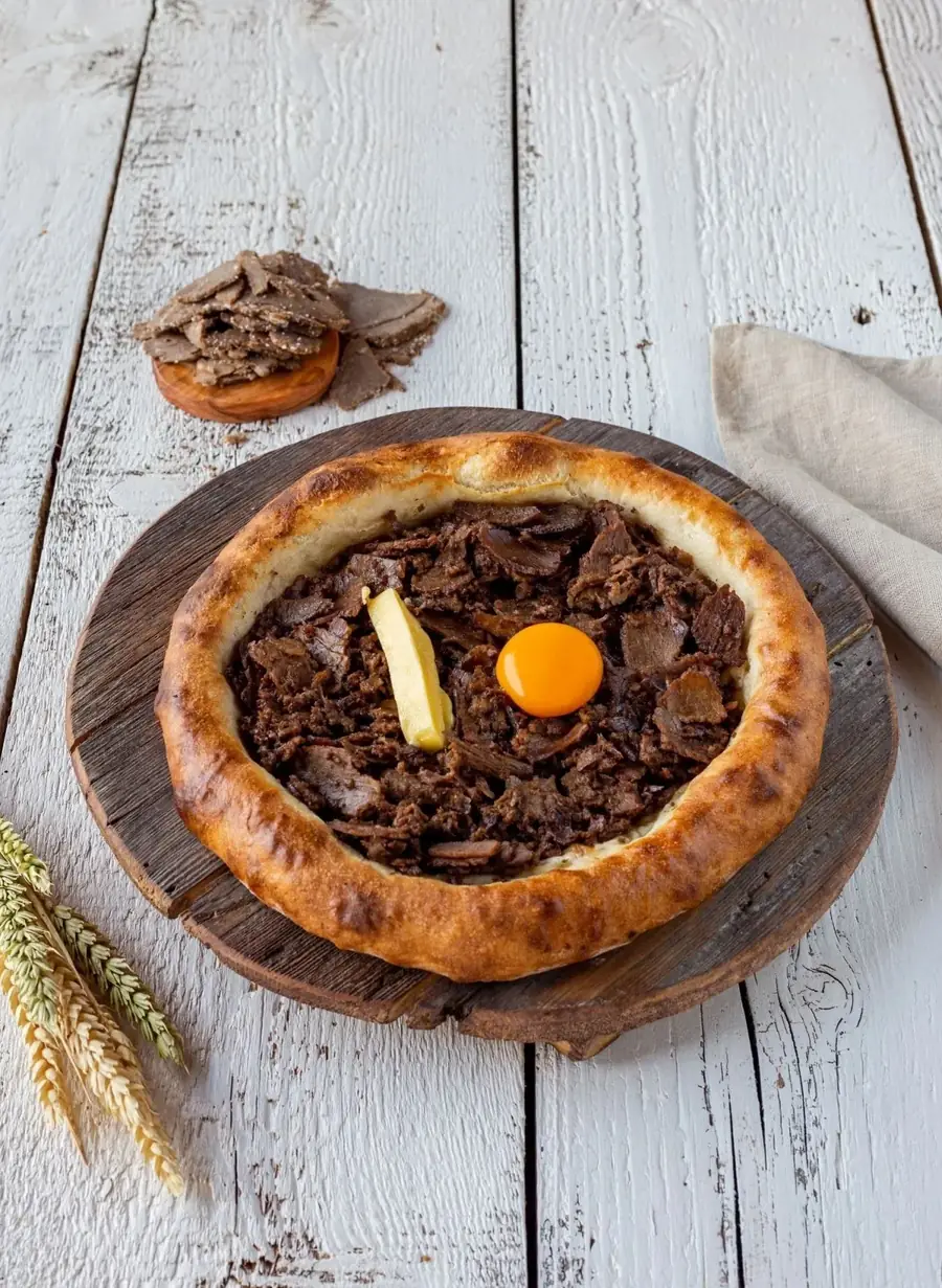 Kavurmalı yuvarlak pide